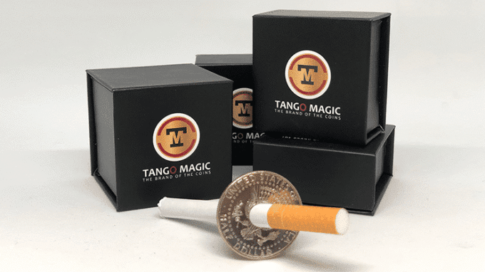 Cigarrillo a través de medio dólar dos caras