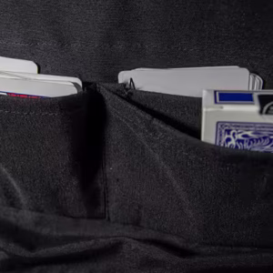 Compartimentos del DServante by Elías DSastre con barajas de cartas Bicycle.