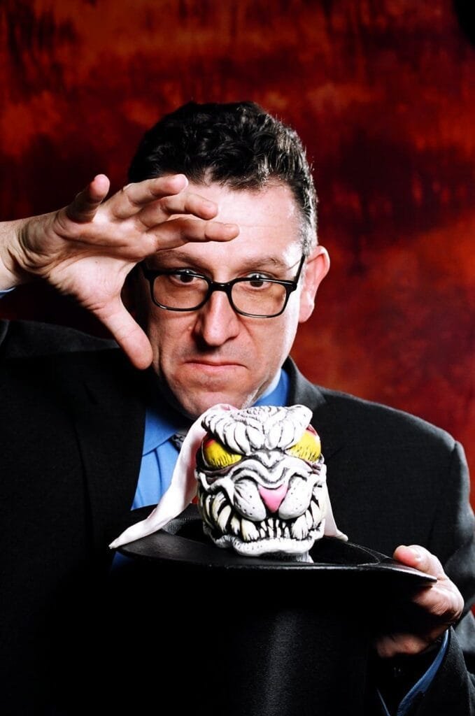 Armando Cuesta, cofundador de la tienda de magia en Madrid,