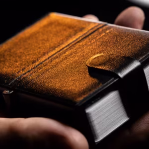 Baraja Demi Deck de Angelo Carbone en funda de cuero