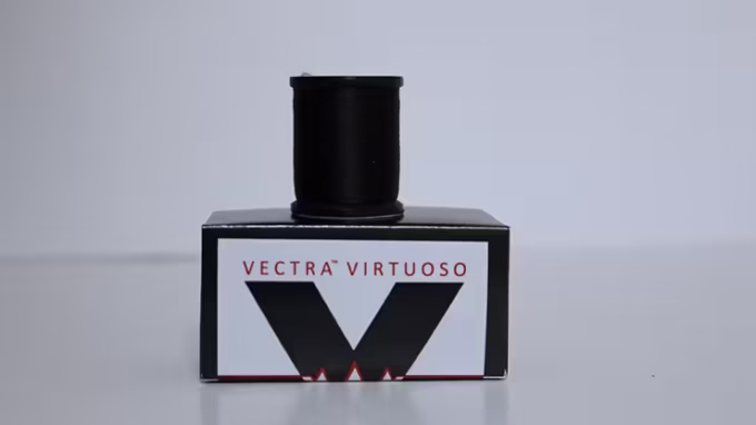Carrete y caja del hilo invisible Vectra Virtuoso de Steve Fearson.