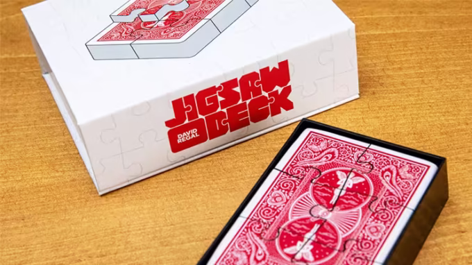 Baraja Jigsaw de David Regal – Presentación del producto con caja y cartas en forma de rompecabezas.