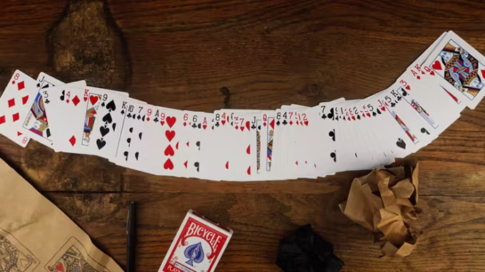 My Coloring Deck de Jordan Victoria – Baraja Bicycle completa extendida tras la transformación