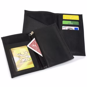 Wonder Wallet con carta firmada en compartimento con cremallera