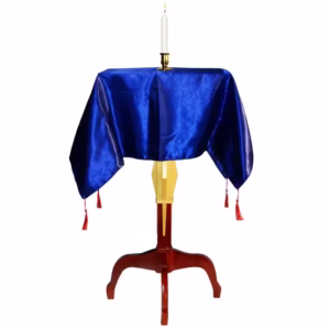 Mesa de Levitación Pro cubierta con foulard azul y candelabro decorativo
