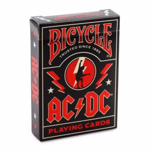 Baraja Bicycle ACDC con estuche negro y rojo, logo AC/DC Descripción corta: Estuche de la Baraja Bicycle ACDC en negro y rojo con relámpagos y tipografía icónica.