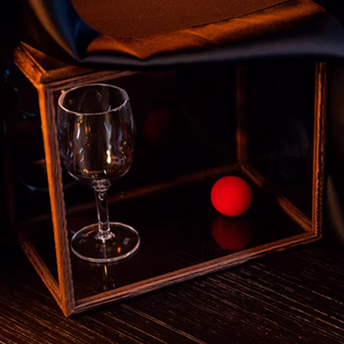 Spirit Bell Deluxe Set by Tony Anverdi con Spirit Cabinet abierto, copa de vidrio y bola de esponja roja bajo tela negra